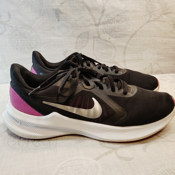 Nike Women's Black and Pink 🩷  Sneakers - Picture 5 of 10
